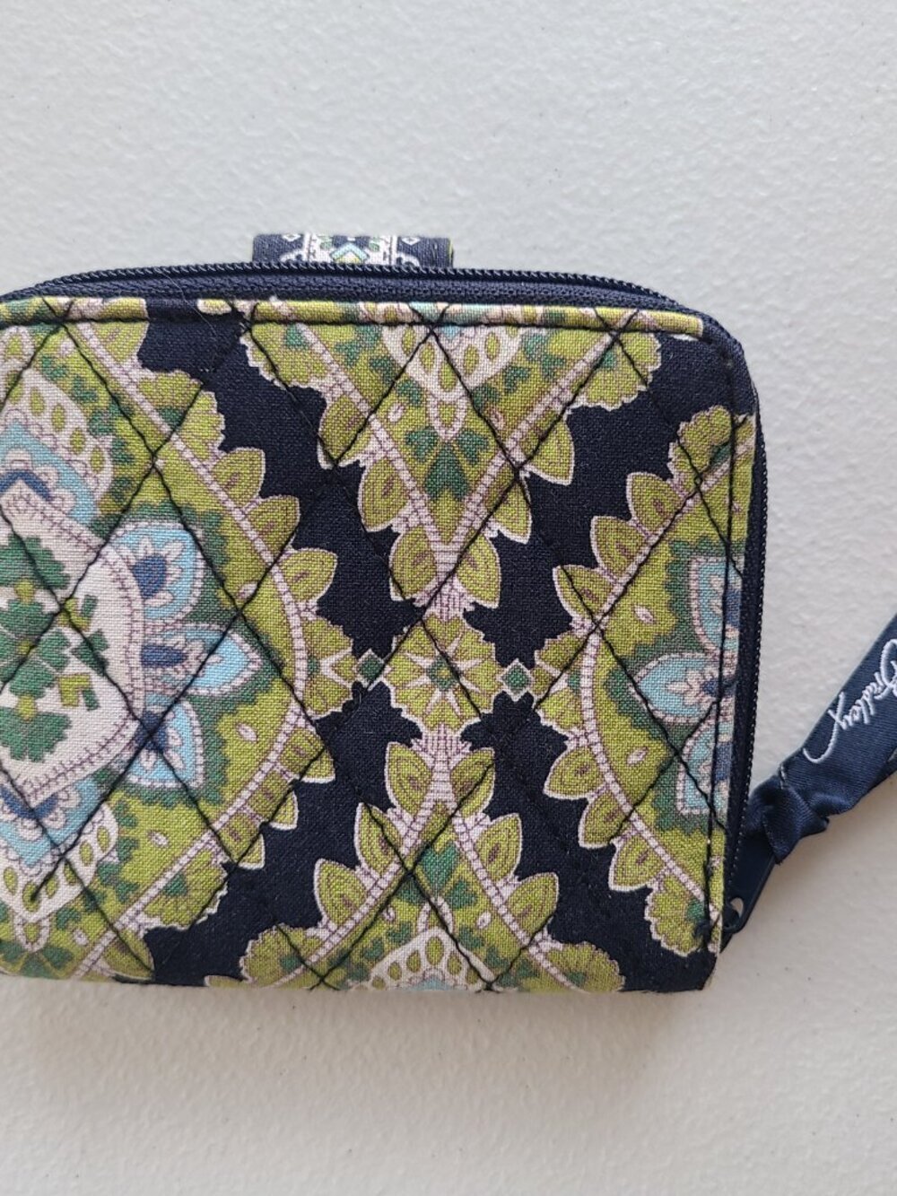 Vera Bradley Wallet Small Bifold Zipper Cambridge Small - Picture 2 of 6